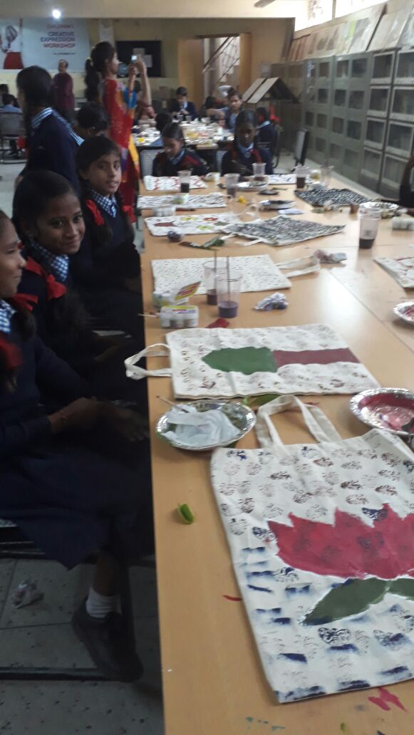 A Children’s Creative Expression Workshop by UNISEFThe November 20, 2017 -  A Children’s Creative Expression Workshop was organized by UNISEF wherein our 60 students from Jhalana have participated. It was initiated by our volunteer Ms Shradha Jain of Art Ghar and was at Adult Education Center, Jhalana.