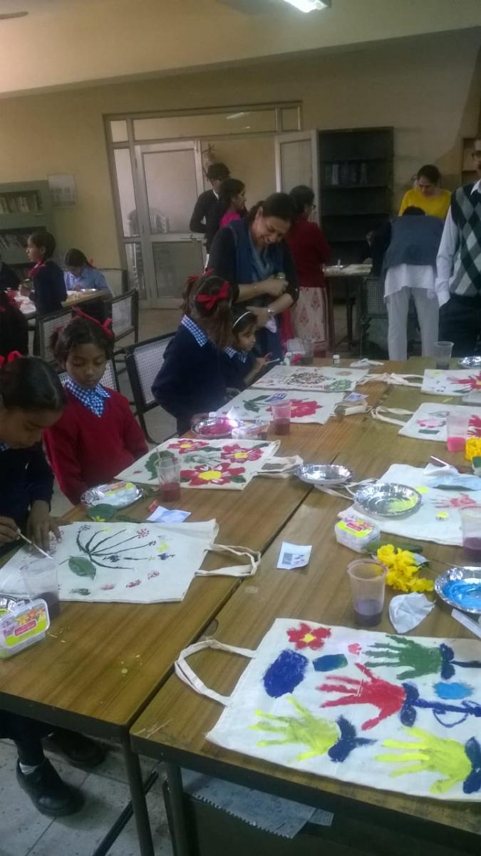 A Children’s Creative Expression Workshop by UNISEFThe November 20, 2017 -  A Children’s Creative Expression Workshop was organized by UNISEF wherein our 60 students from Jhalana have participated. It was initiated by our volunteer Ms Shradha Jain of Art Ghar and was at Adult Education Center, Jhalana.